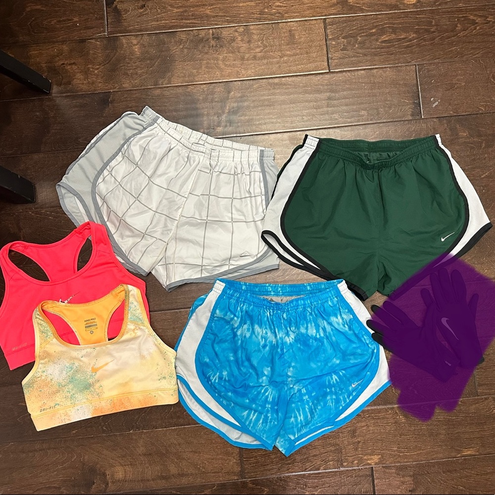 Women’s Nike Small Lot!!